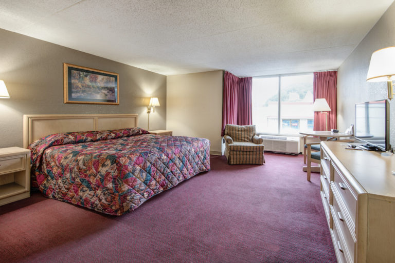 Top 5 Reasons to Spend Valentine’s Day in Our Jacuzzi Suites in Pigeon TN