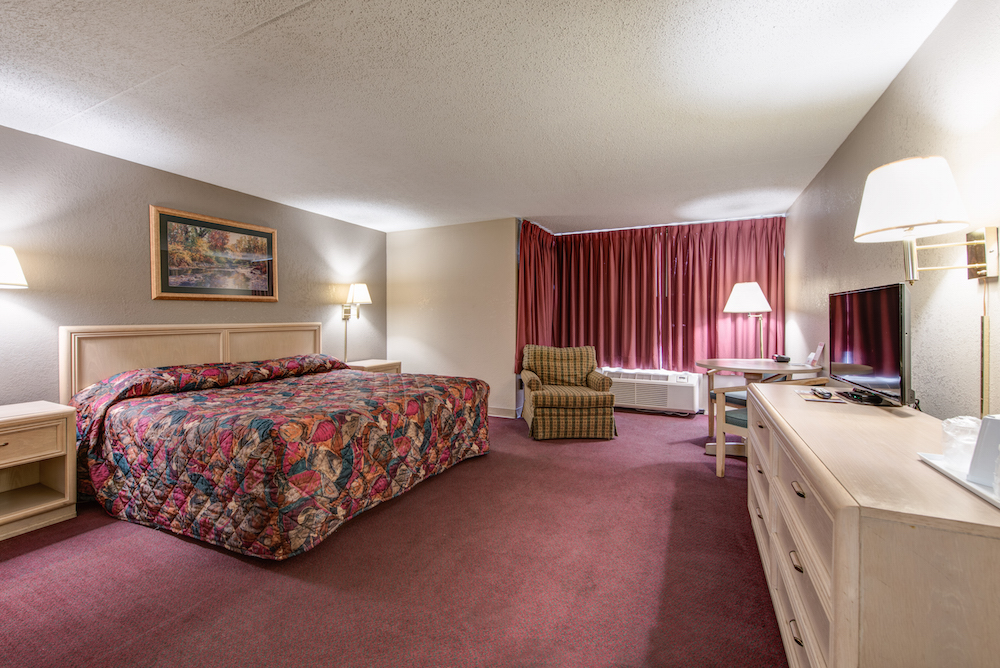 King bed room at pigeon forge hotel