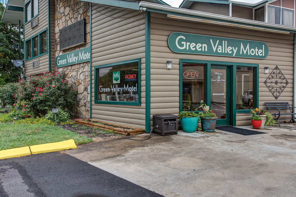 green valley motel in pigeon forge